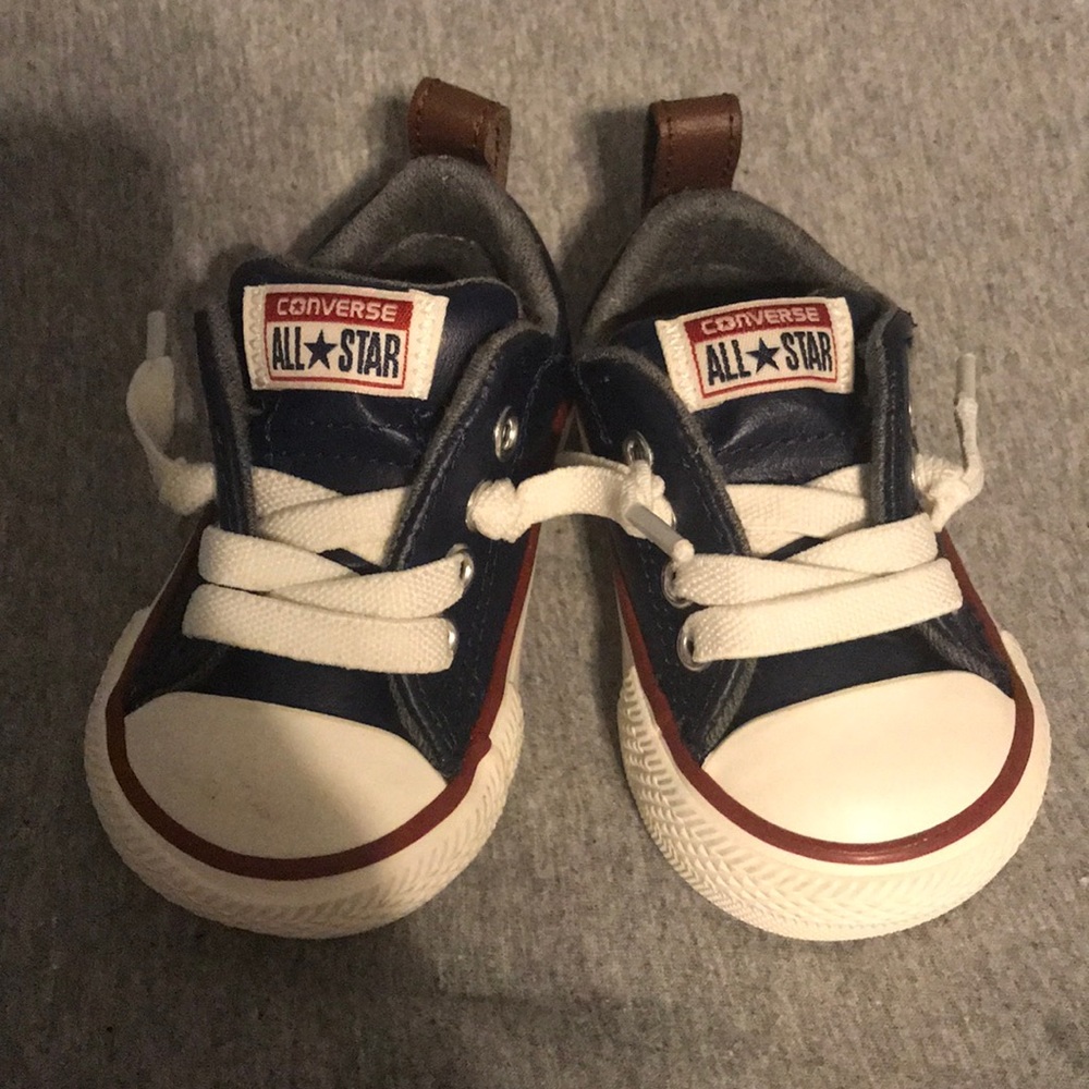 Baby Navy/red converse - sz 3